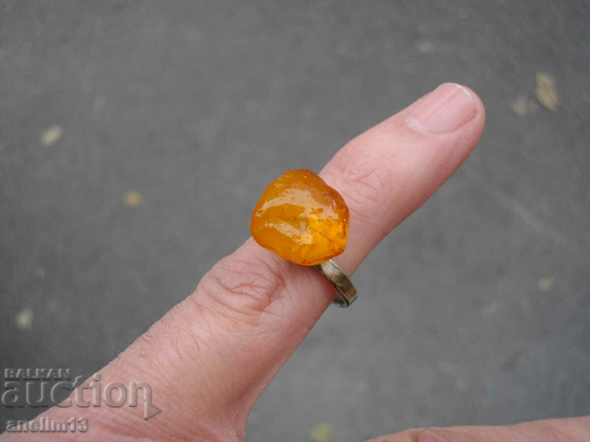 Delivery of OLD SILVER RING WITH AMBER Delivery of OLD SILVER RING WITH AMBER