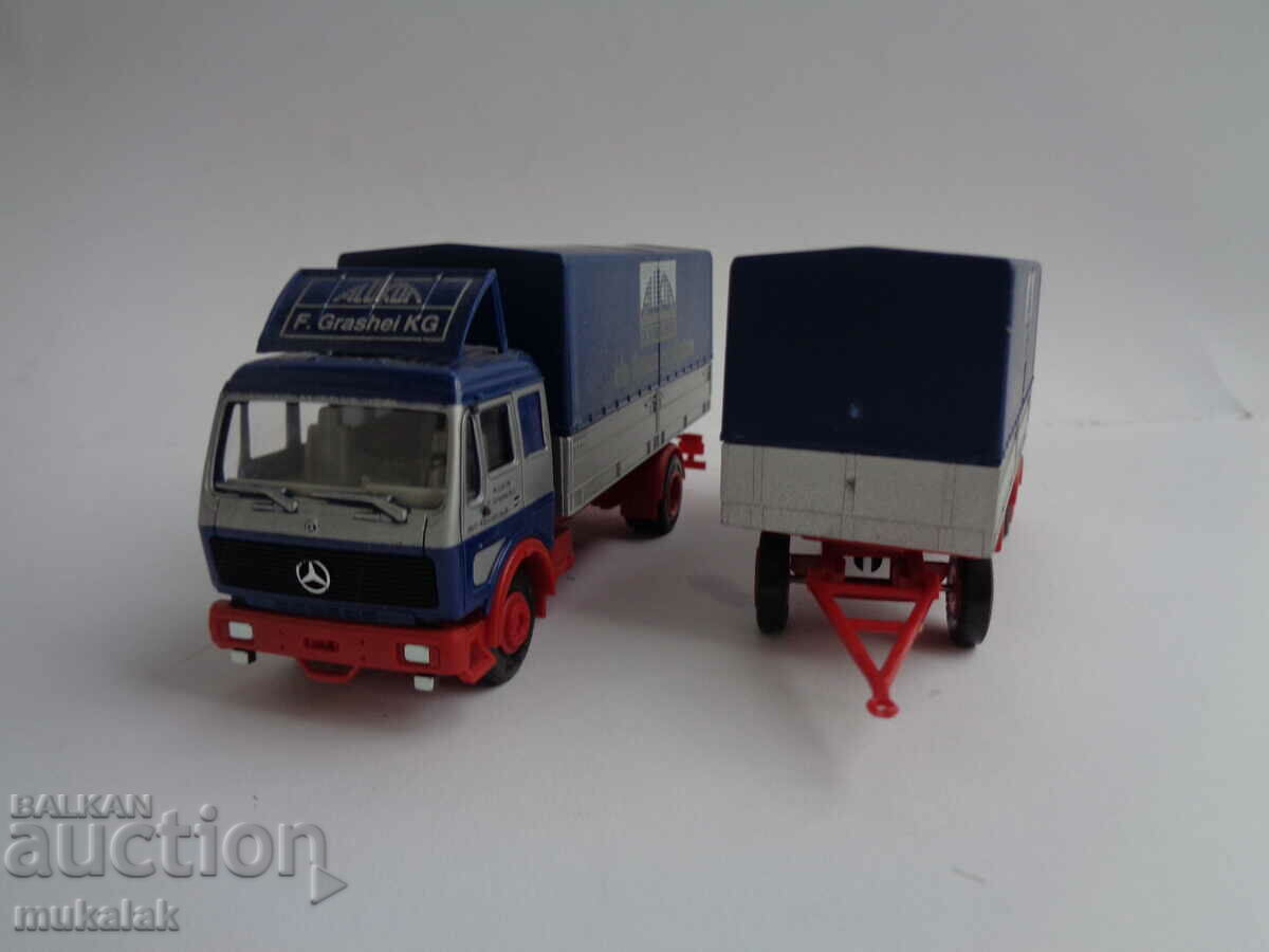 Auction HERPA HO 1/87 MERCEDES TIRE TRUCK MODEL TOY Auction HERPA HO 1/87 MERCEDES TIRE TRUCK MODEL TOY