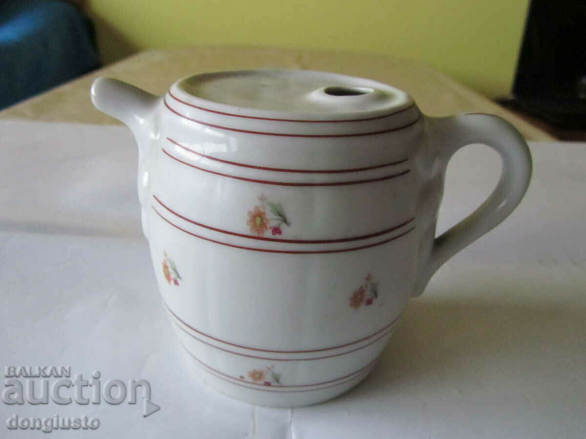 Порцеланова каничка за греяна ракия-България с цена 20.00 лв. | € 10.23 Порцеланова каничка за греяна ракия-България с цена 20.00 лв. | € 10.23