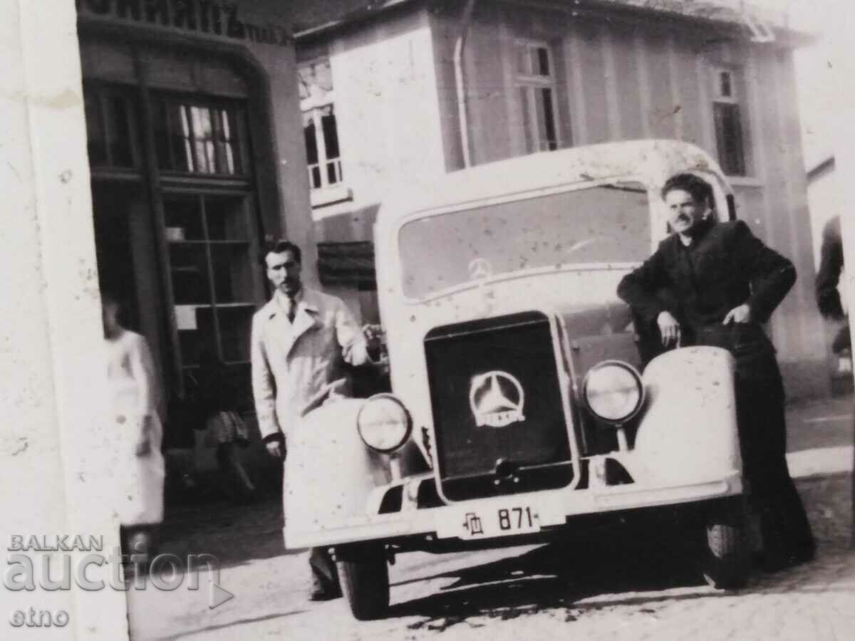 ROYAL PHOTO - PLOVDIV, MERCEDES with price 15.00 BGN | € 7.67 ROYAL PHOTO - PLOVDIV, MERCEDES with price 15.00 BGN | € 7.67