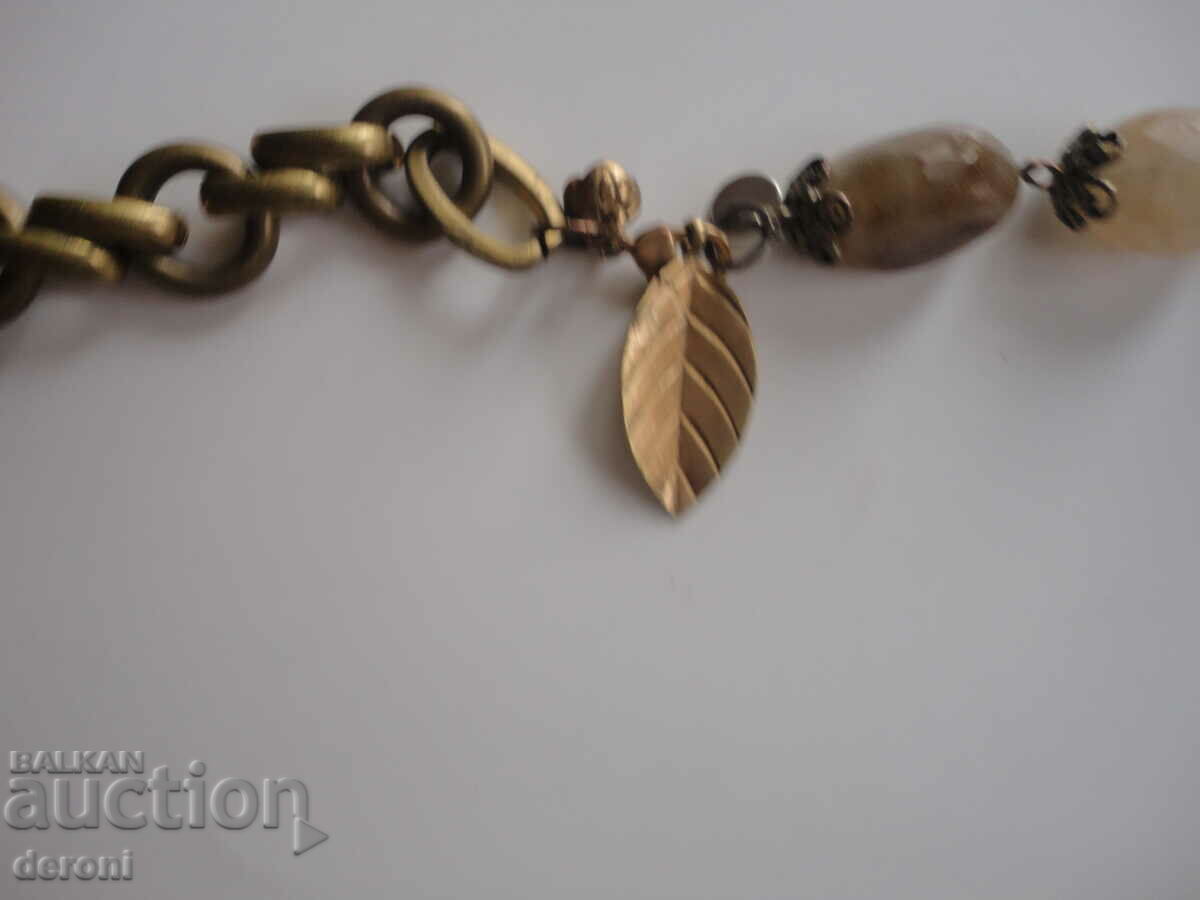 Licitație Mașină unică din bronz și pietre Zoe