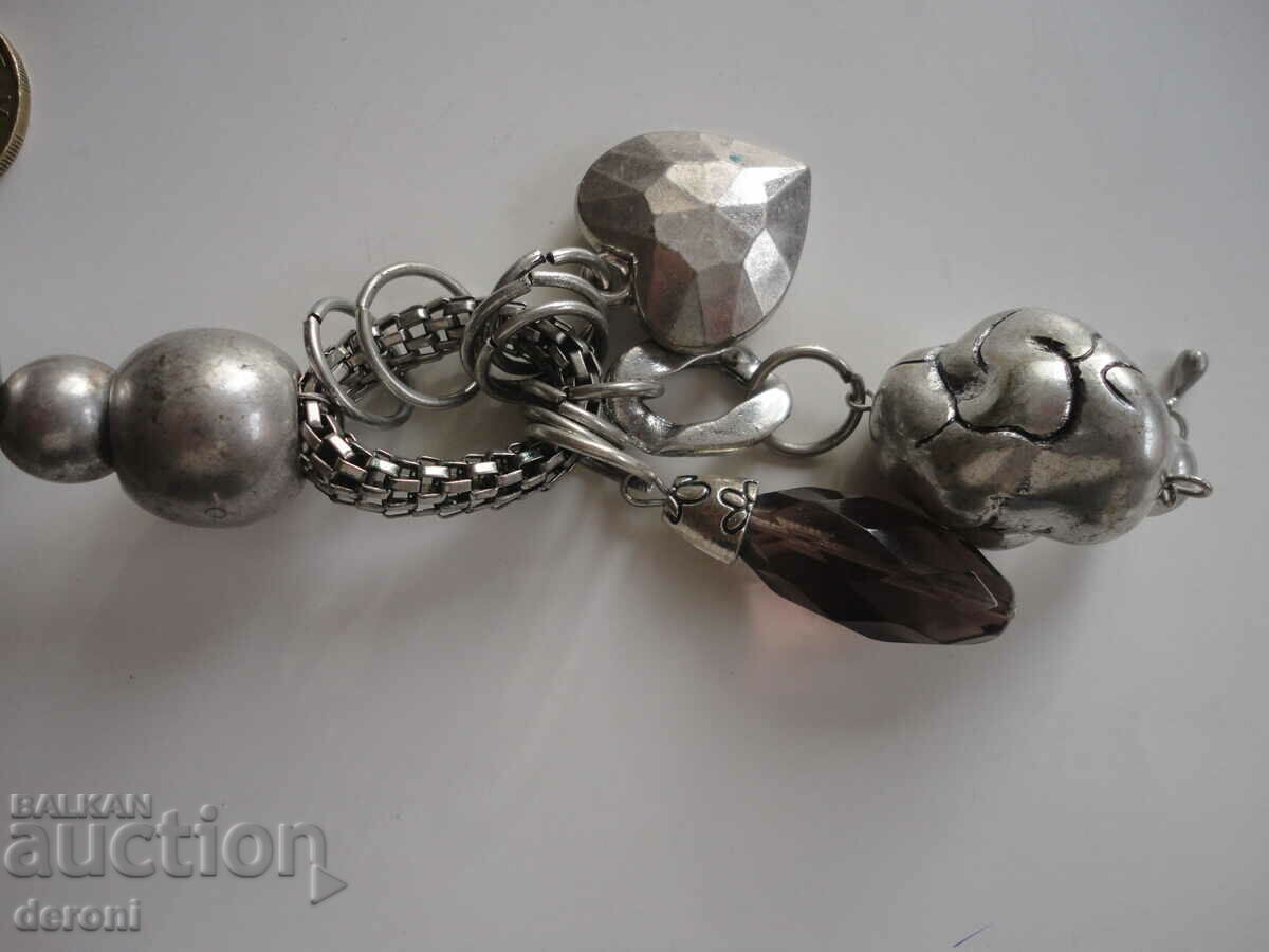 Auction Attractive choker necklace Auction Attractive choker necklace