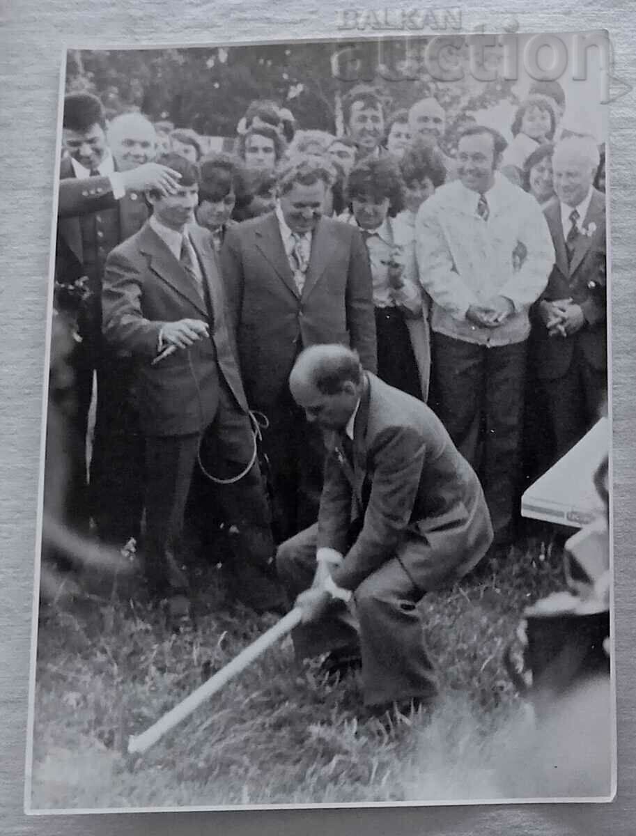 COSMOS N.RUKAVISHNIKOV USSR COSMONAUT PHOTOS LOT 1979 with price 46.00 BGN | € 23.52 COSMOS N.RUKAVISHNIKOV USSR COSMONAUT PHOTOS LOT 1979 with price 46.00 BGN | € 23.52