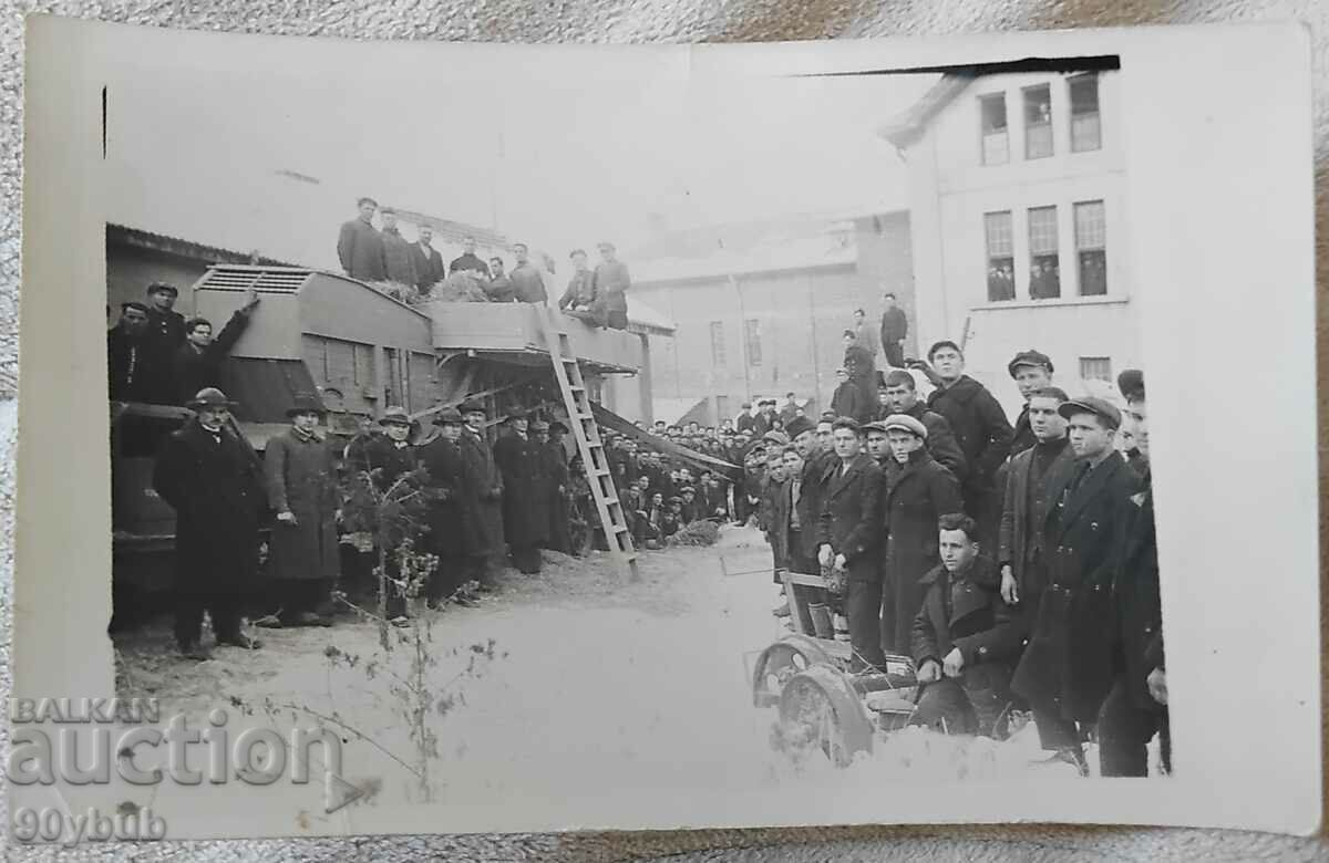 Sofia 1929 2 pcs. photos memory of the threshing with price 30.00 BGN | € 15.34 Sofia 1929 2 pcs. photos memory of the threshing with price 30.00 BGN | € 15.34