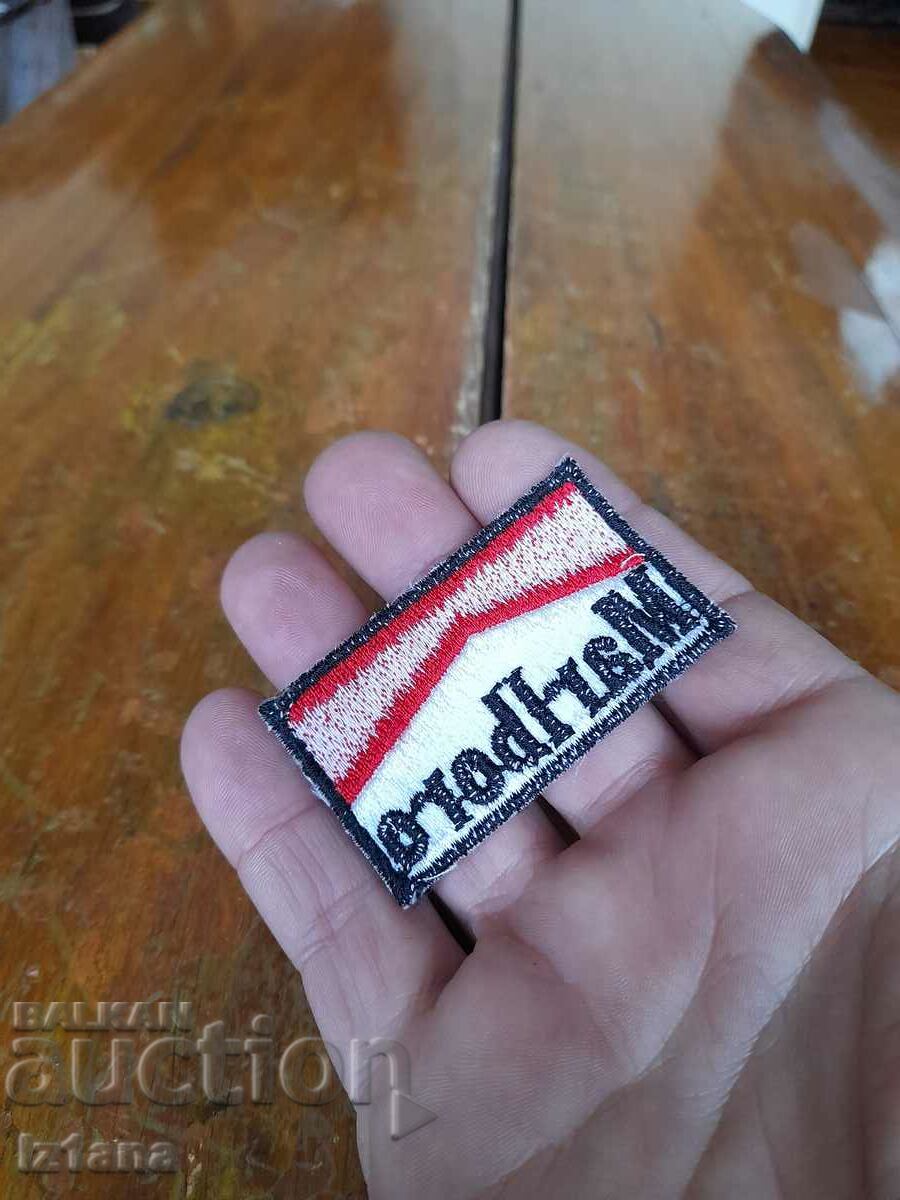 Auction Old Marlboro emblem Auction Old Marlboro emblem