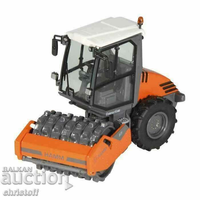 Lot of HAMM H7i 1/50 roller models with price 135.00 BGN | € 69.02 Lot of HAMM H7i 1/50 roller models with price 135.00 BGN | € 69.02