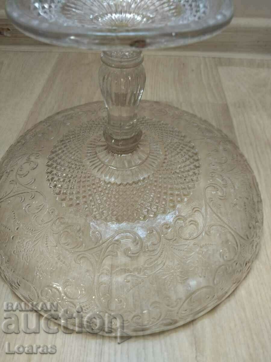 Delivery of Vintage cake or cake tray