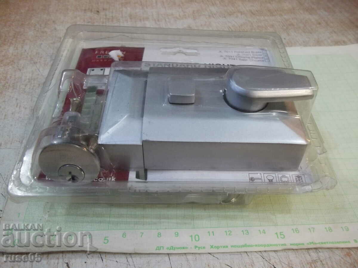 Blocare suplimentara pentru instalare externa, cu surub si cartus nou cu preț 50.00 BGN | € 25.56 Blocare suplimentara pentru instalare externa, cu surub si cartus nou cu preț 50.00 BGN | € 25.56