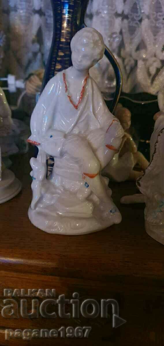 Licitație Set Două figurine din porțelan cu marcaje Licitație Set Două figurine din porțelan cu marcaje