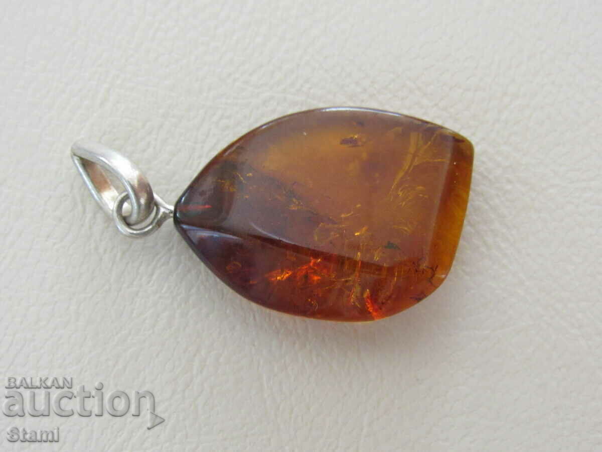 Colier - pandantiv chihlimbar baltic de primă clasă cu preț 44.00 BGN | € 22.50 Colier - pandantiv chihlimbar baltic de primă clasă cu preț 44.00 BGN | € 22.50