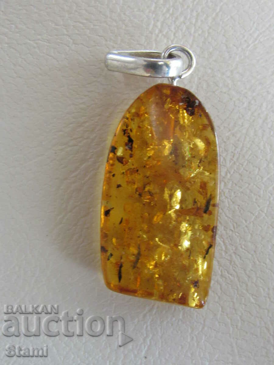 Auction Necklace - pendant first-class Baltic amber Auction Necklace - pendant first-class Baltic amber