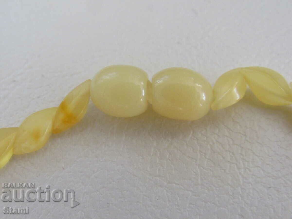 Delivery of Women's herringbone necklace made of premium Baltic amber Delivery of Women's herringbone necklace made of premium Baltic amber