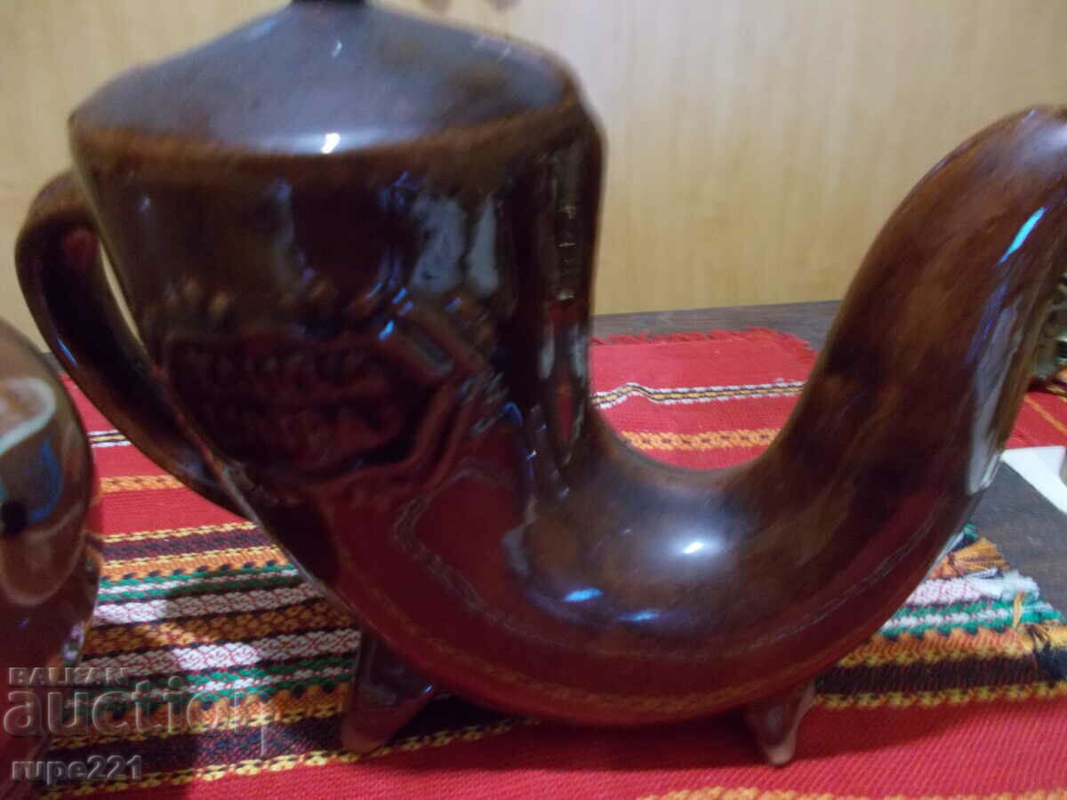 Δημοπρασία Πολλά παλιά κεραμικά δοχεία κρασιού Δημοπρασία Πολλά παλιά κεραμικά δοχεία κρασιού