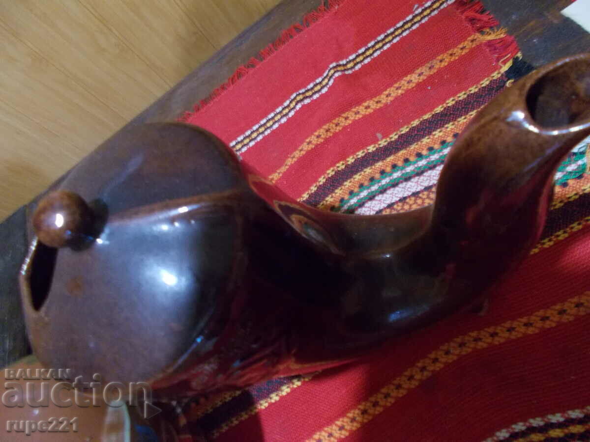 Παράδοση Πολλά παλιά κεραμικά δοχεία κρασιού Παράδοση Πολλά παλιά κεραμικά δοχεία κρασιού