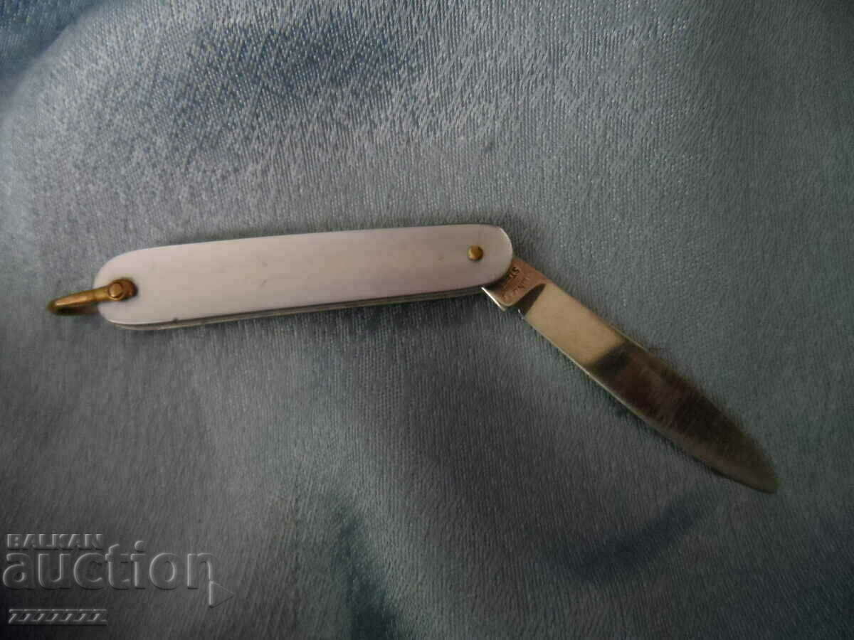 Livrarea un vechi cuțit de buzunar Livrarea un vechi cuțit de buzunar