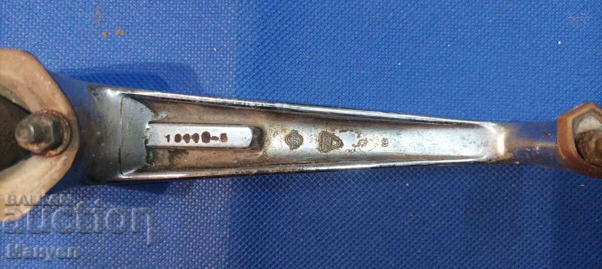 Delivery of Old car door handles Delivery of Old car door handles