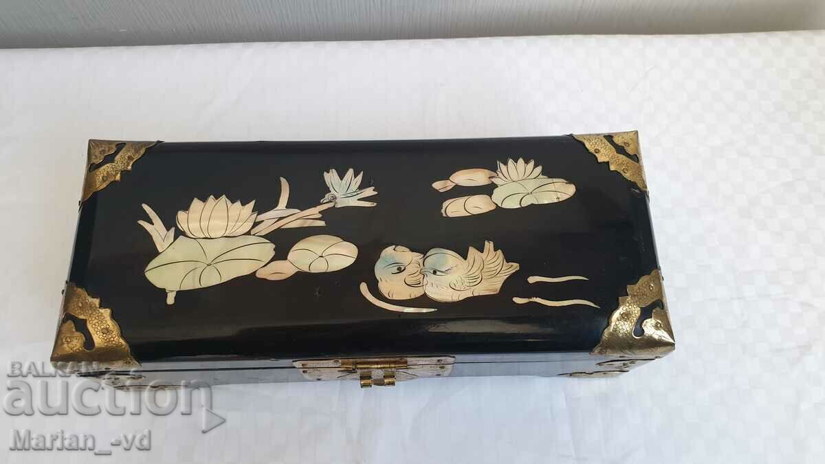 Old Chinese jewelry box made of black wood and mother of pearl with price 70.00 BGN | € 35.79 Old Chinese jewelry box made of black wood and mother of pearl with price 70.00 BGN | € 35.79