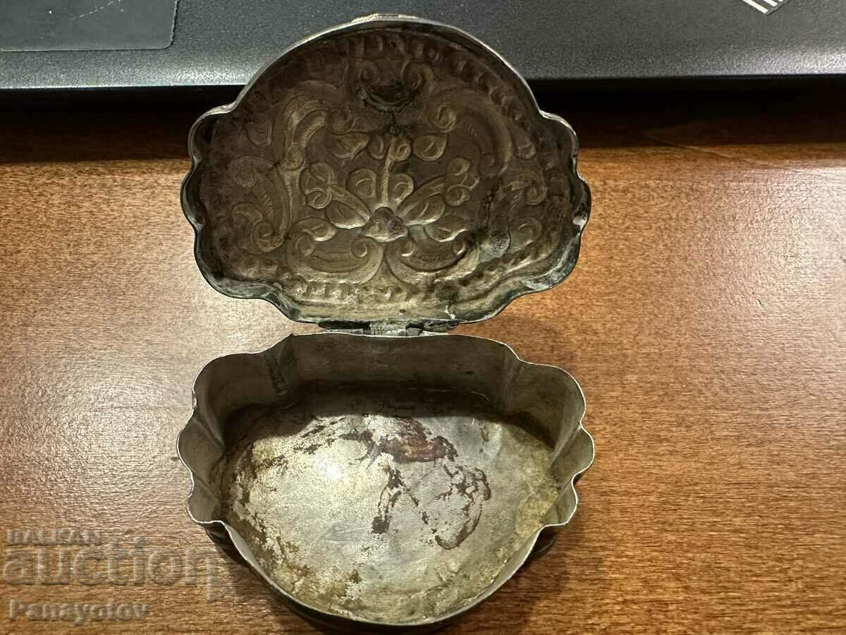OLD SILVER WROUGHT RENAISSANCE SNUFF BOX - 5