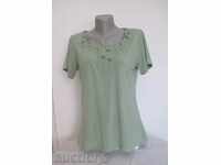 New blouse in green color