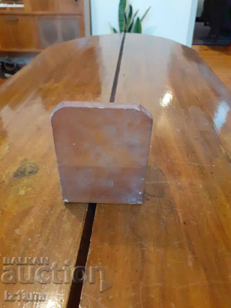 Delivery of Old chair, box, souvenir Delivery of Old chair, box, souvenir