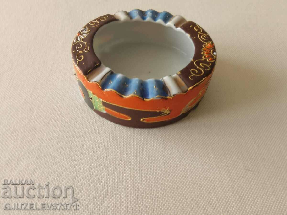 Japanese porcelain painted ashtray - 6