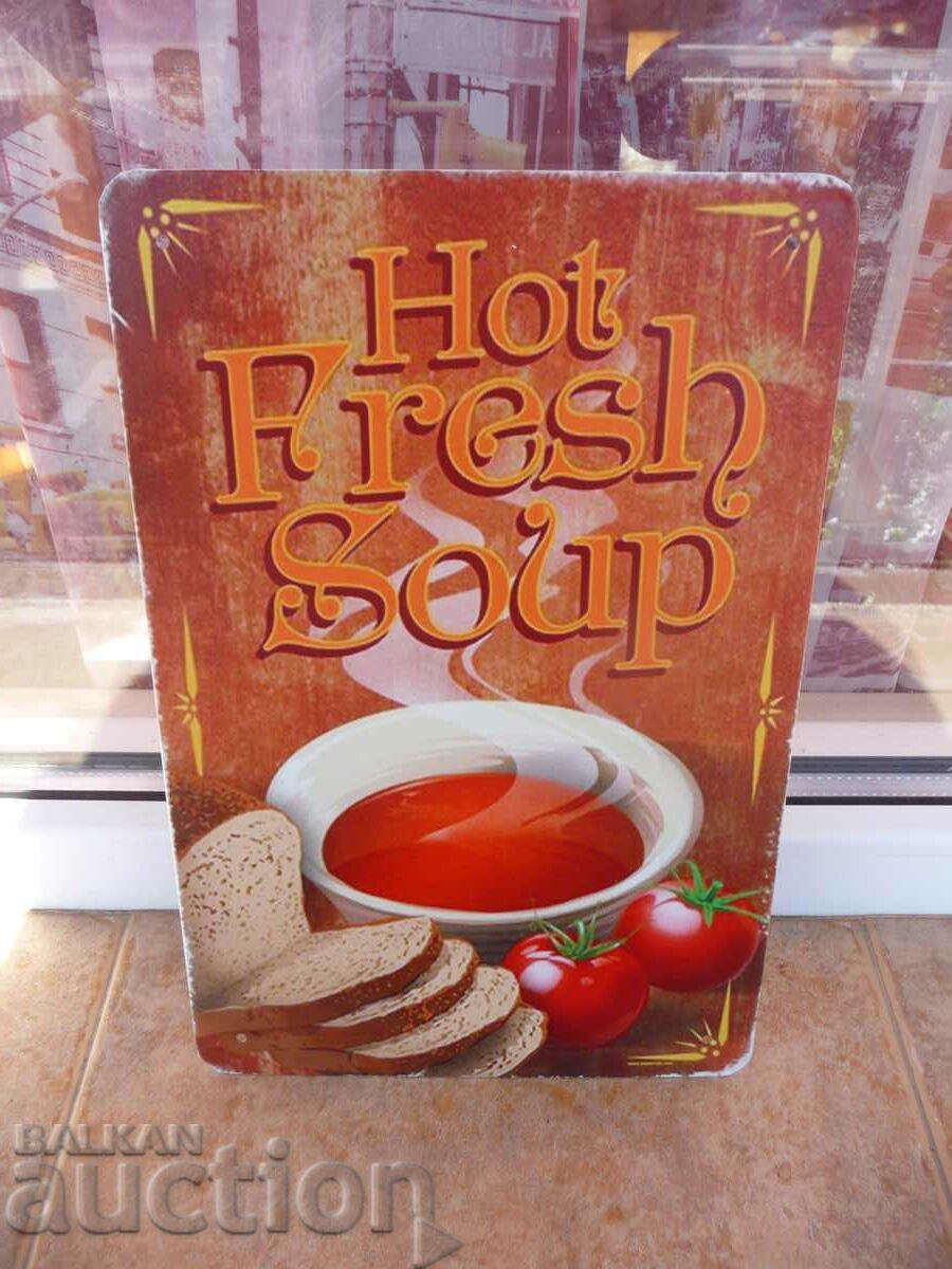 Метална табела храна топла крем супа домати хляб ресторант