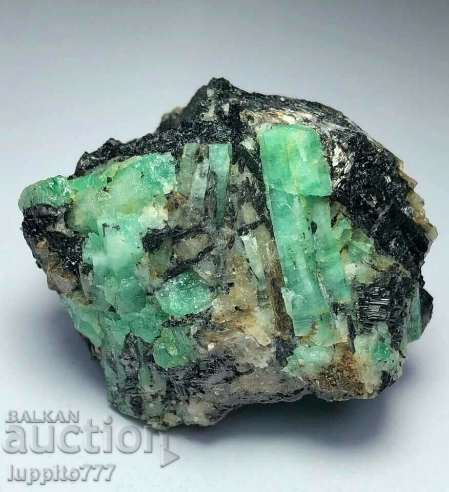 Delivery of 98.85 grams of emerald emerald beryl on a unique matrix Delivery of 98.85 grams of emerald emerald beryl on a unique matrix