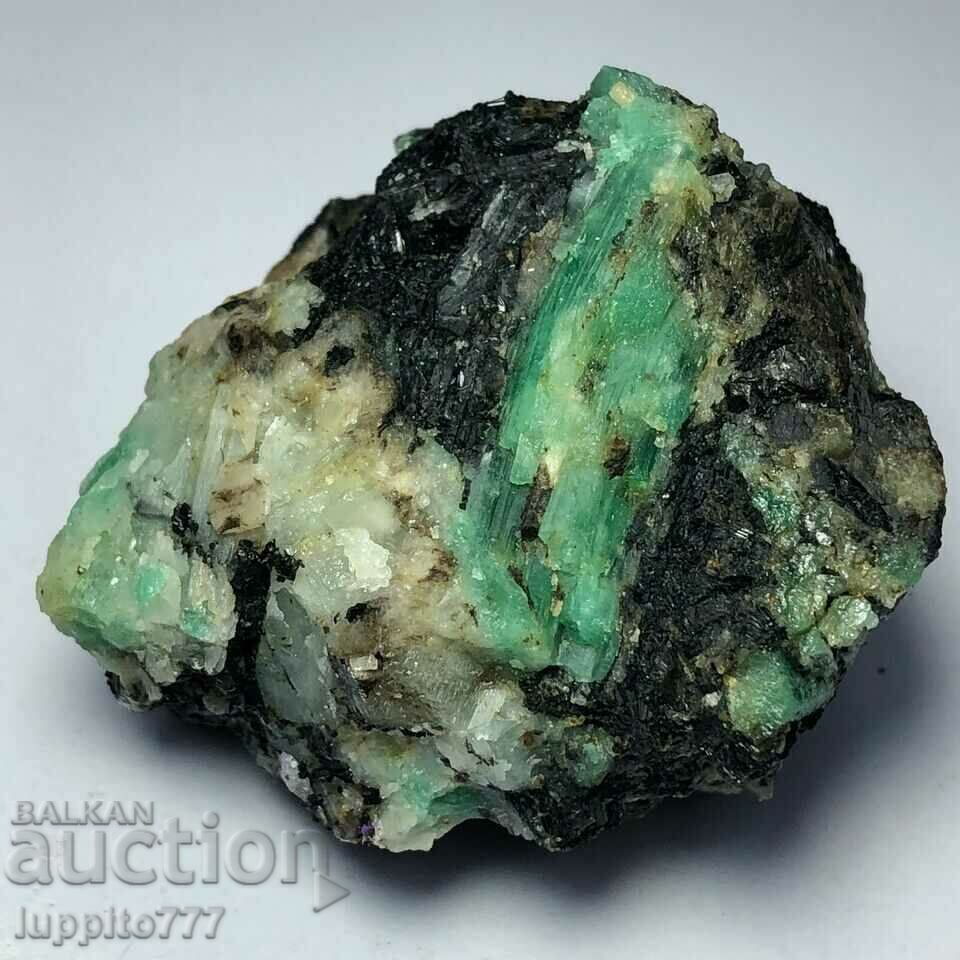 98.85 grams of emerald emerald beryl on a unique matrix - 5 98.85 grams of emerald emerald beryl on a unique matrix - 5