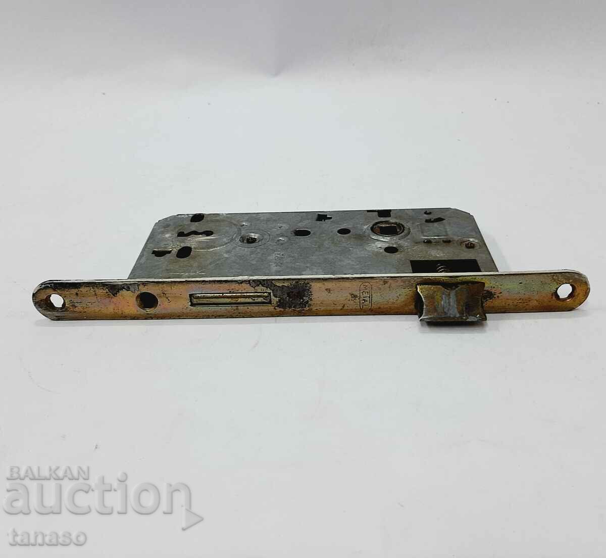 Licitație Blocare „Metal” 90 mm pentru cheie obișnuită (7.6) Licitație Blocare „Metal” 90 mm pentru cheie obișnuită (7.6)