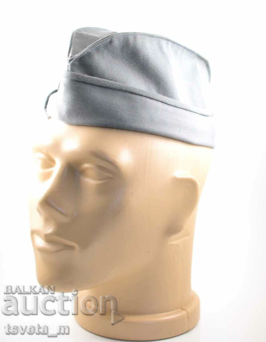Pălărie gri de pilot cu preț € 6.00 | 11.73 BGN