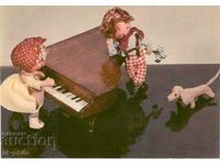 Стара картичка - кукли - Малка пианистка
