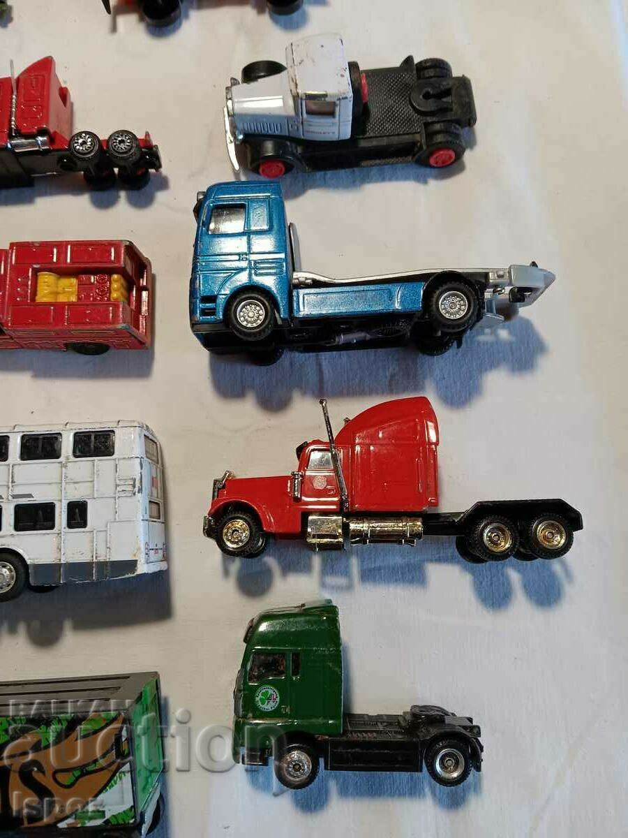 Auction A large lot of metal cars Auction A large lot of metal cars