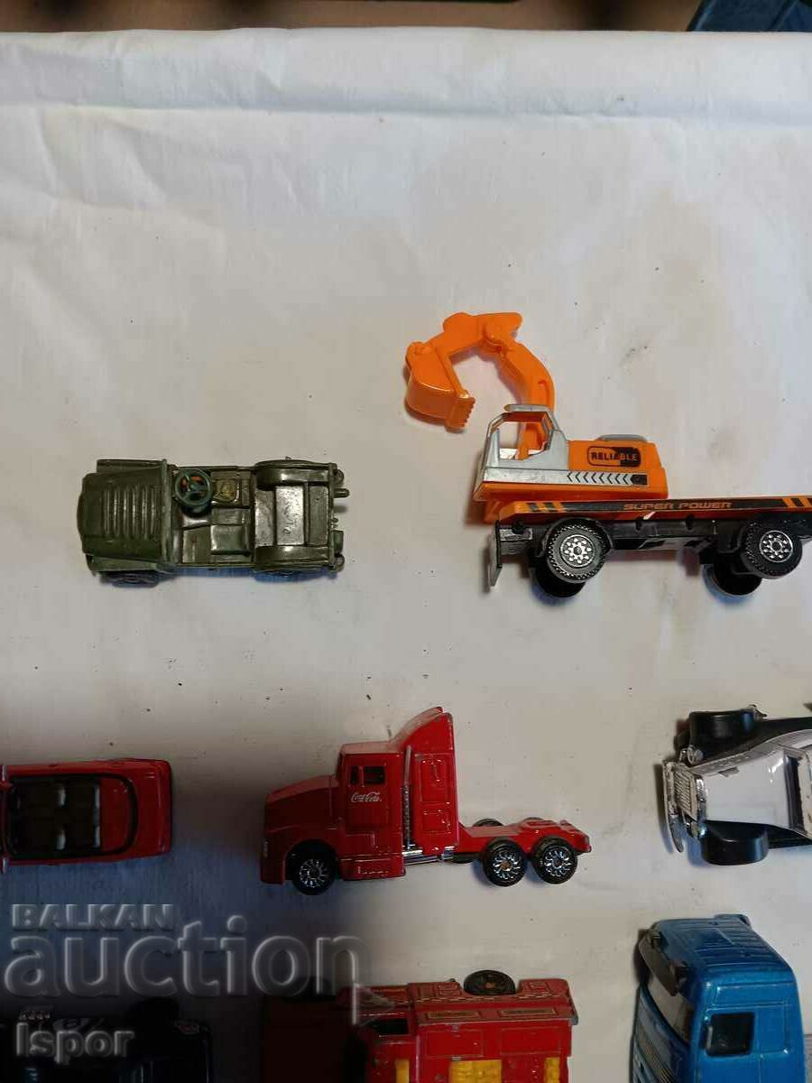 Delivery of A large lot of metal cars Delivery of A large lot of metal cars