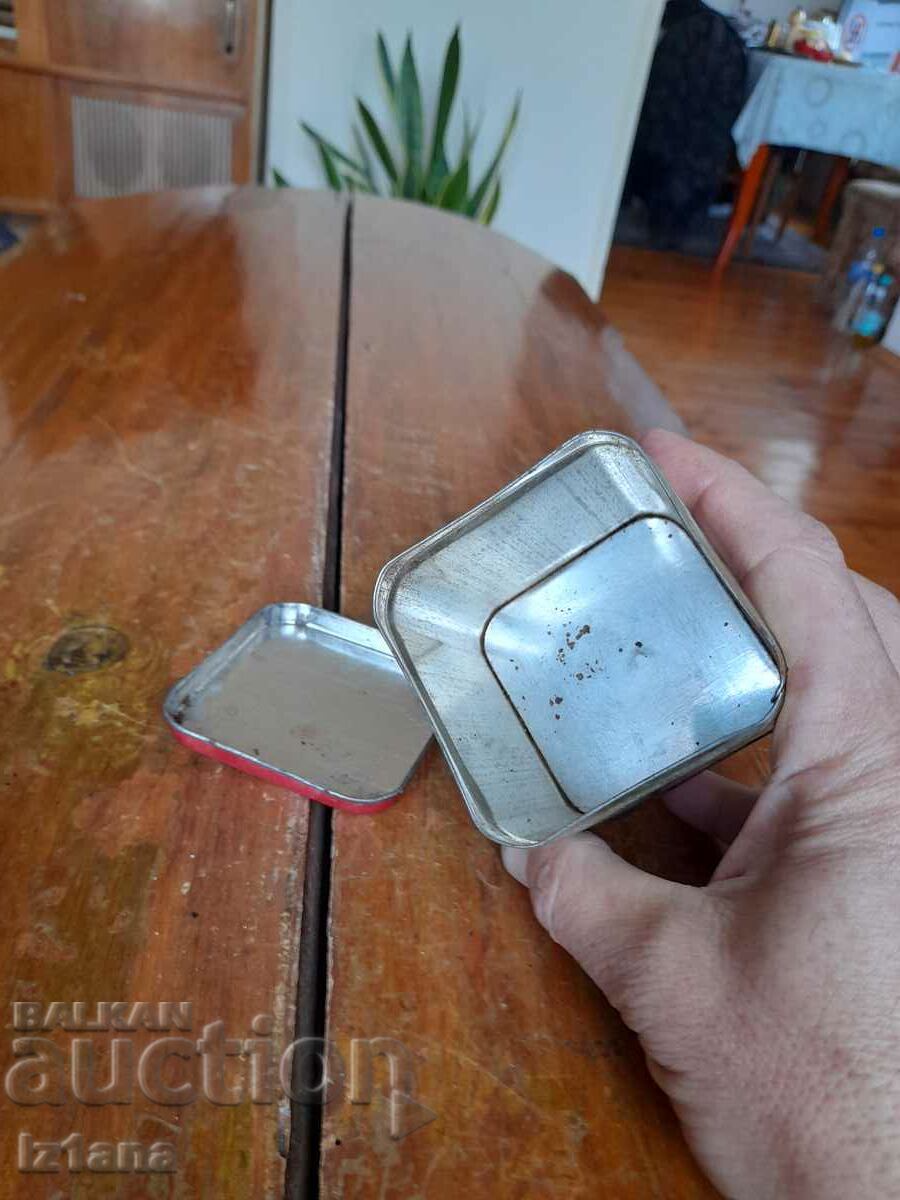 An old box of Georgian tea - 7 An old box of Georgian tea - 7