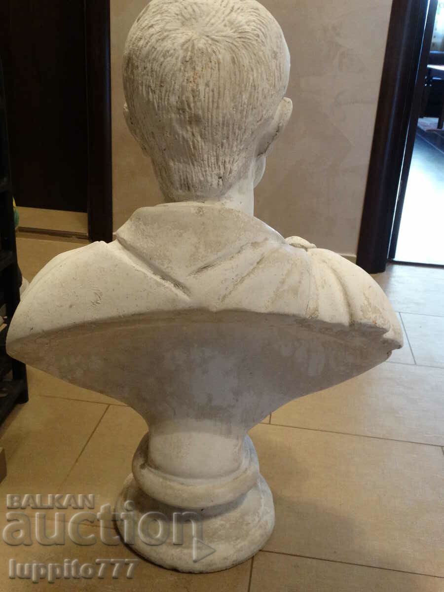 Delivery of Sculpture CAESAR handmade from concrete Delivery of Sculpture CAESAR handmade from concrete