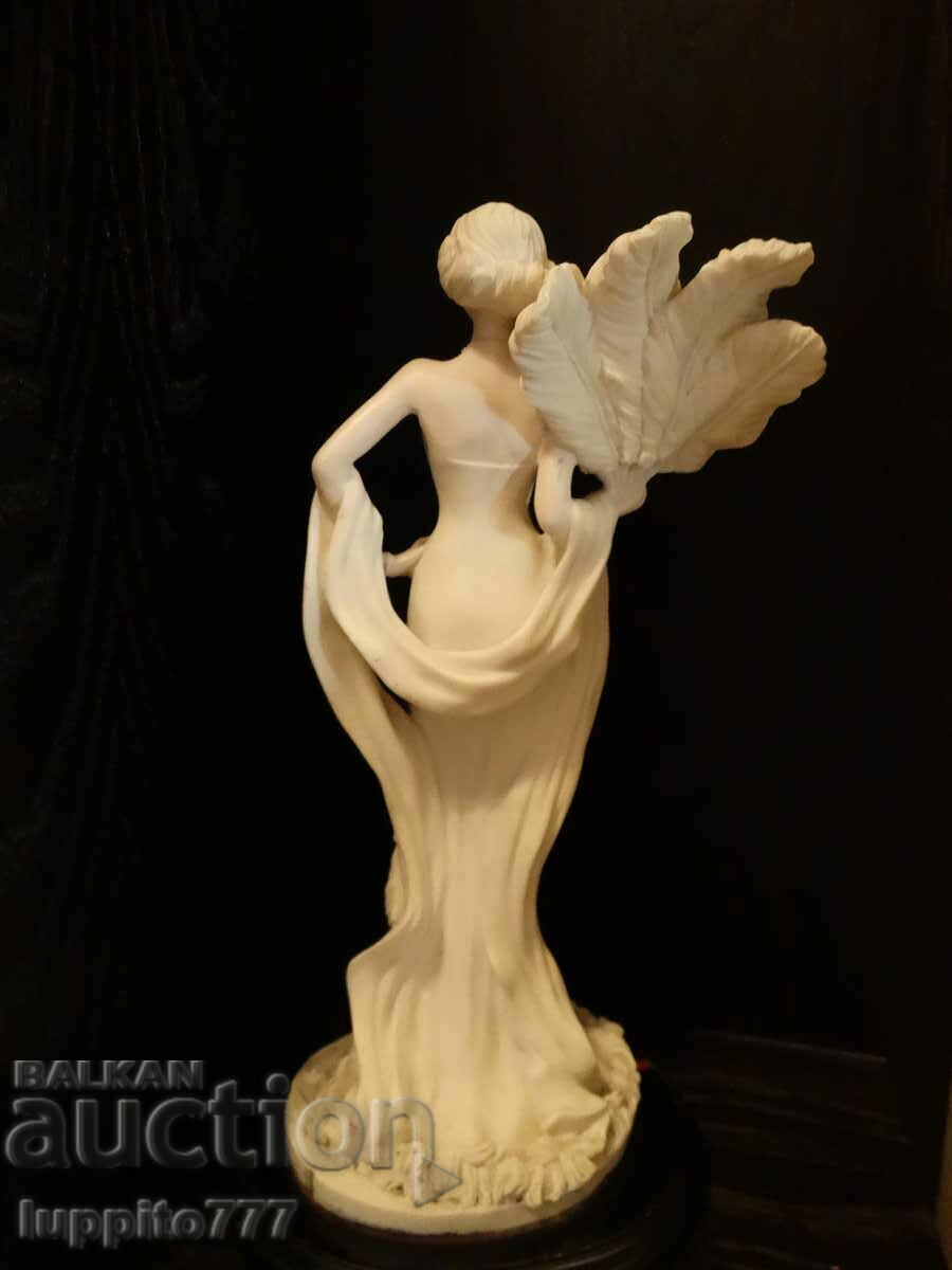 Delivery of Sculpture female figure handmade from plaster Delivery of Sculpture female figure handmade from plaster