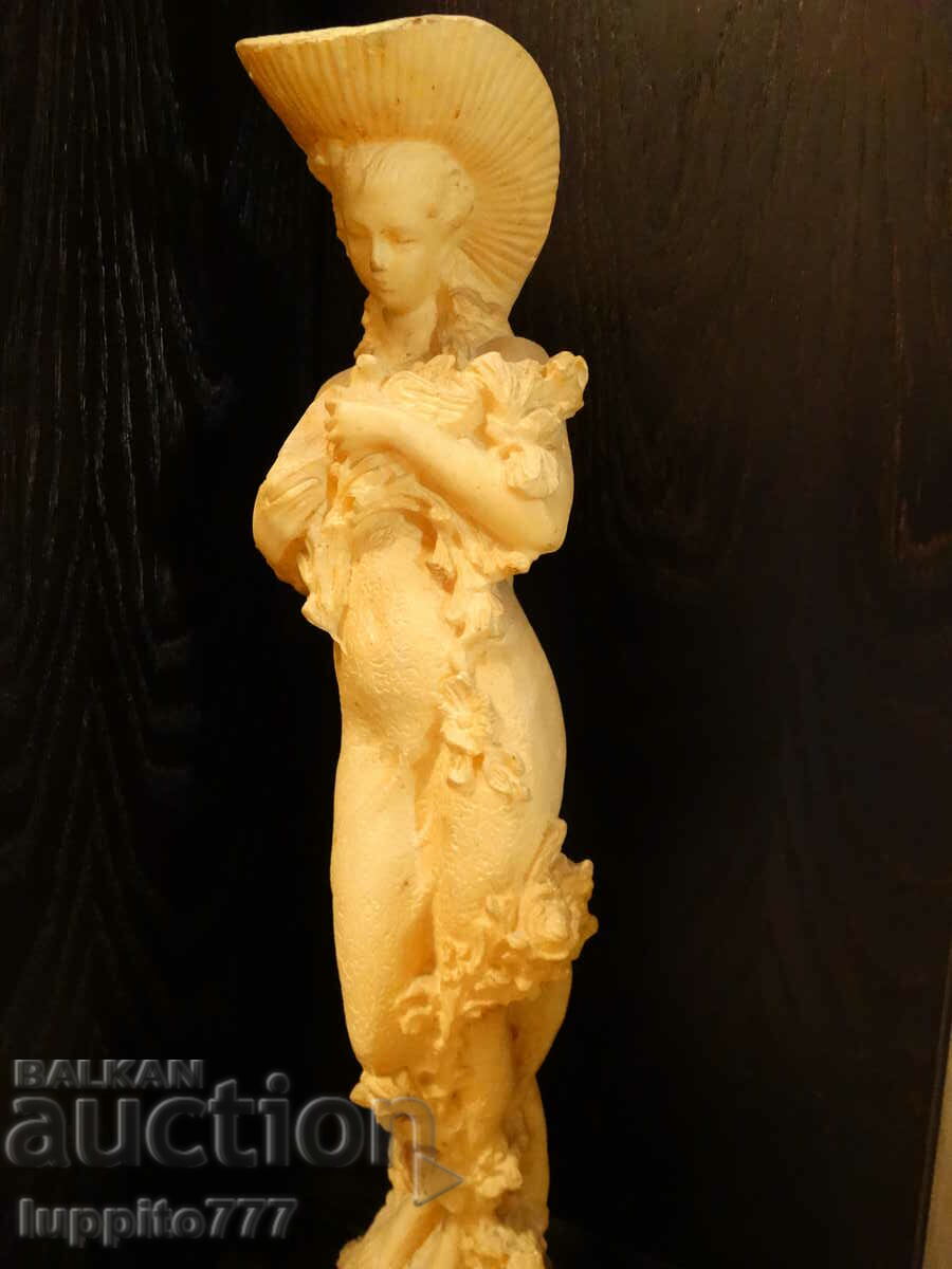 Γλυπτική γυναικεία φιγούρα χειροποίητη από γύψο και ρητίνη με τιμή 450.00 BGN | € 230.08 Γλυπτική γυναικεία φιγούρα χειροποίητη από γύψο και ρητίνη με τιμή 450.00 BGN | € 230.08