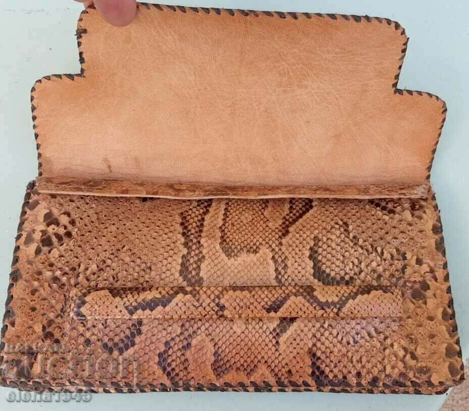 Geantă din piele de șarpe cu preț € 20.00 | 39.12 BGN