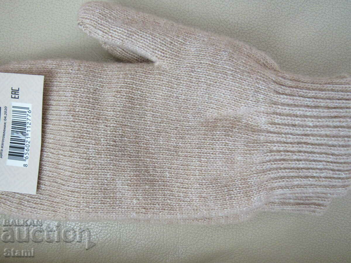 Mănuși de lână tricotate la mașină cu un deget cu preț 28.00 BGN | € 14.32 Mănuși de lână tricotate la mașină cu un deget cu preț 28.00 BGN | € 14.32