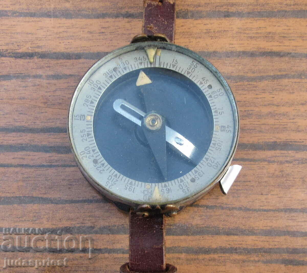 Ρωσική Σοβιετική στρατιωτική πυξίδα χειρός Β' Παγκοσμίου Πολέμου με τιμή 50.00 BGN | € 25.56 Ρωσική Σοβιετική στρατιωτική πυξίδα χειρός Β' Παγκοσμίου Πολέμου με τιμή 50.00 BGN | € 25.56