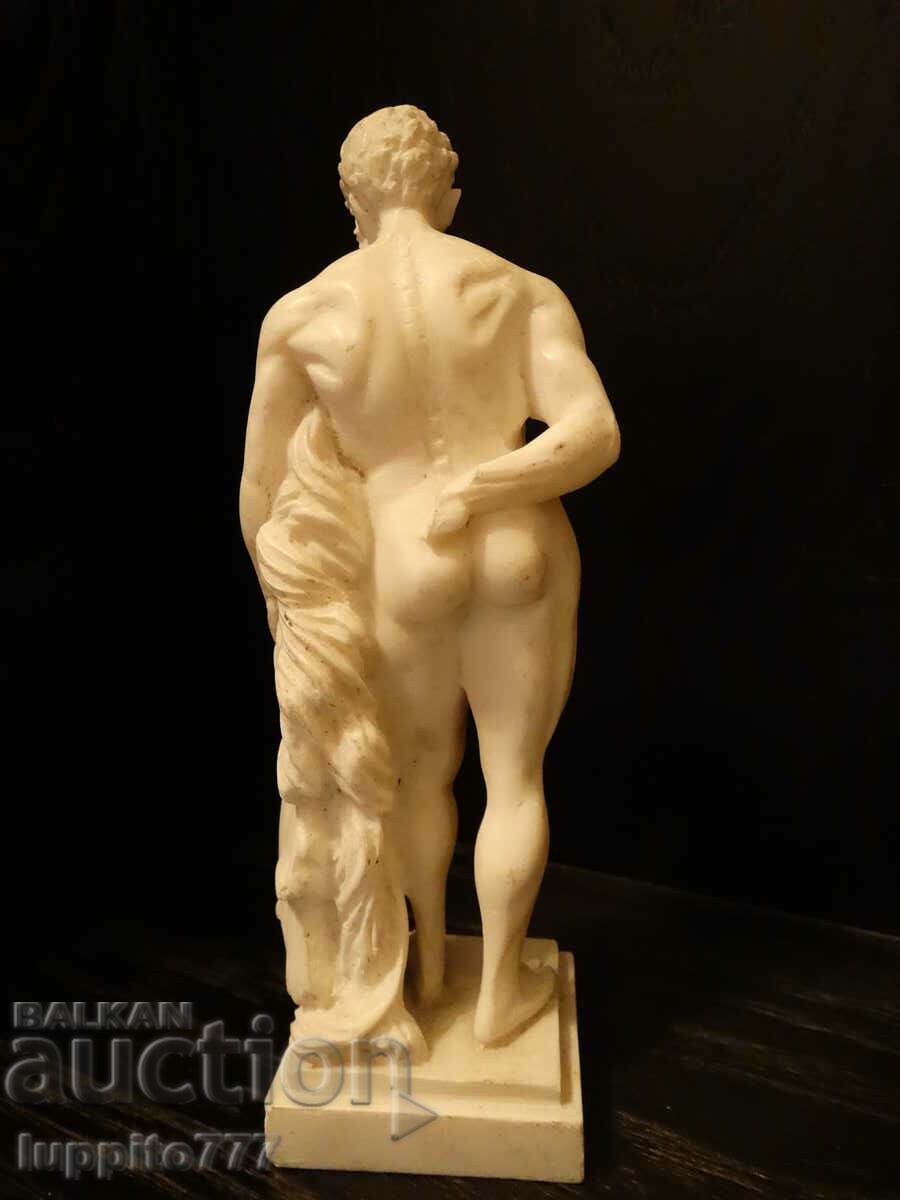 Delivery of Hercules statuette Delivery of Hercules statuette