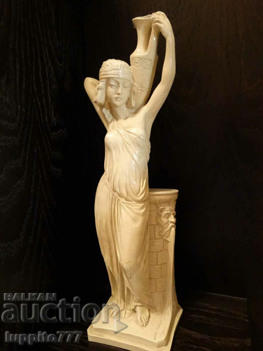 Statueta de sculptură a unei figuri feminine antice cu borcan