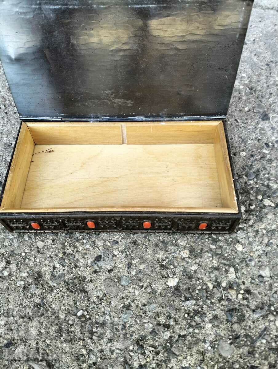 Медна кутия за бижута с цена 34.99 лв. | € 17.89 Медна кутия за бижута с цена 34.99 лв. | € 17.89