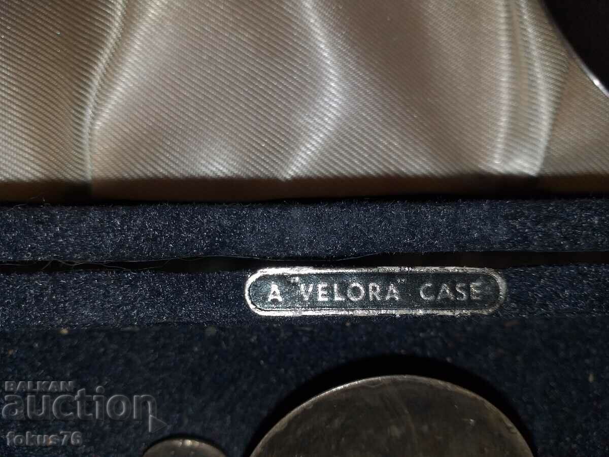 Auction Set of old silver plated English spoons in a box Auction Set of old silver plated English spoons in a box