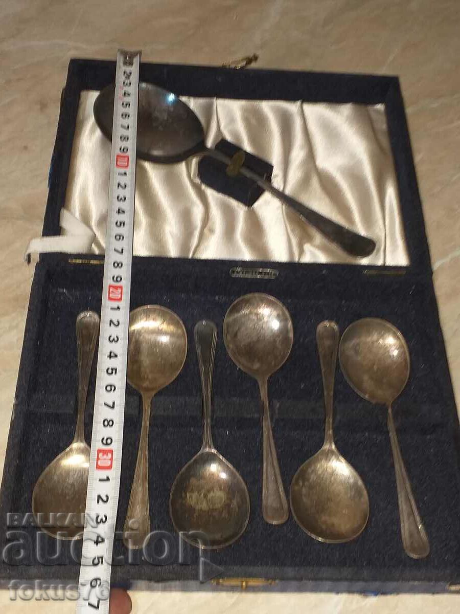 Set of old silver plated English spoons in a box - 5 Set of old silver plated English spoons in a box - 5