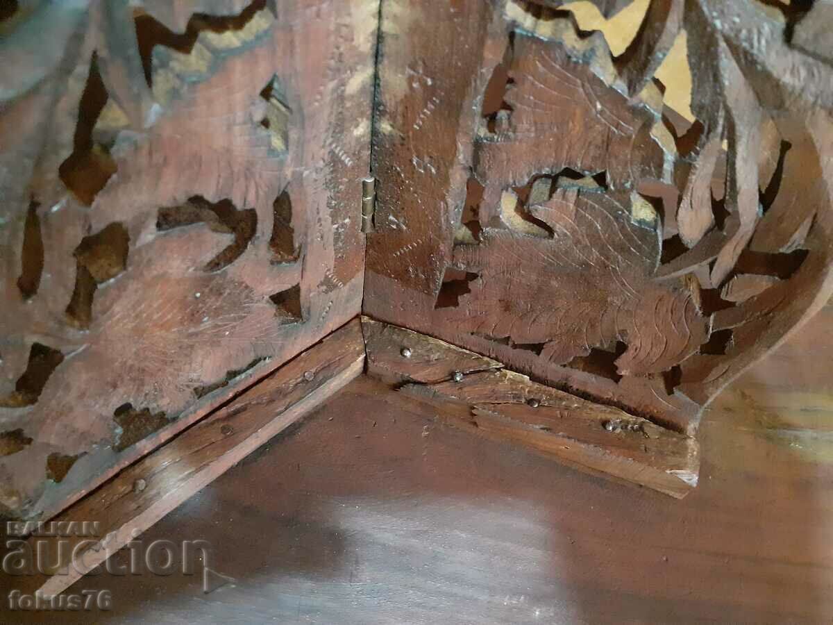 Măsuță veche sculptată în lemn cu incrustații de sidef - 6