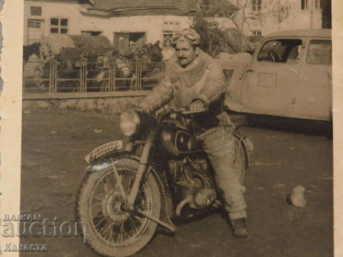 Снимка  моторист от Кюстендил 1944  К401