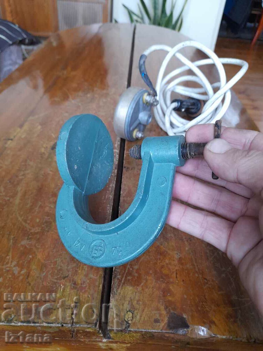 Old hot tire clamp