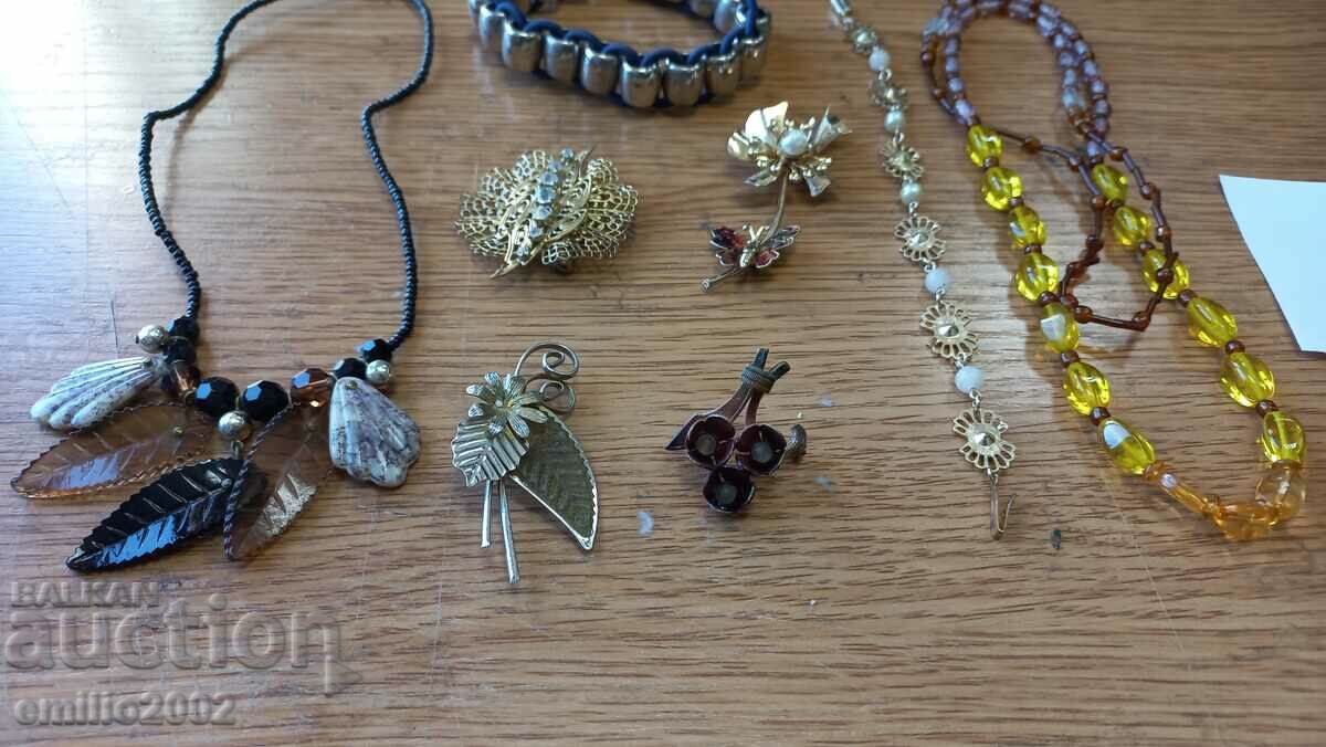 Jewelery and ornaments lot 05 with price 9.00 BGN | € 4.60 Jewelery and ornaments lot 05 with price 9.00 BGN | € 4.60