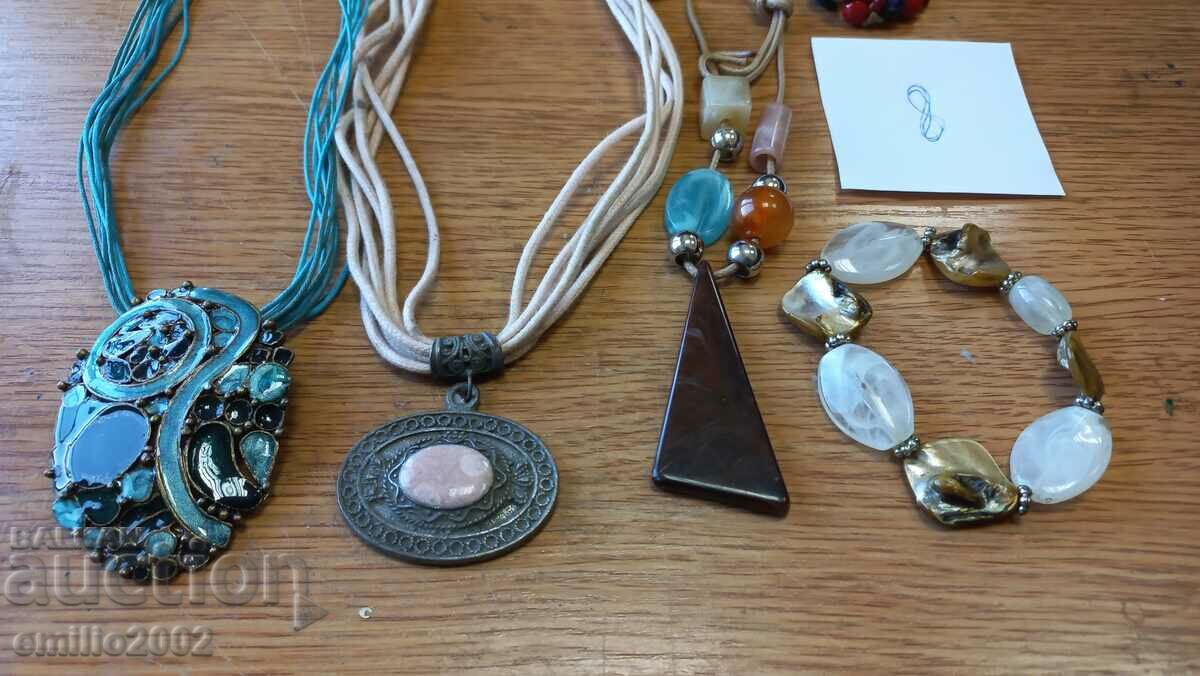 Jewelery and ornaments lot 08 with price 9.00 BGN | € 4.60 Jewelery and ornaments lot 08 with price 9.00 BGN | € 4.60